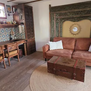 House Boat With Waterfront Terrace Guest house